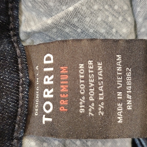Torrid Cropped Dark Wash Blue Jeans Size 24T - Picture 10 of 10